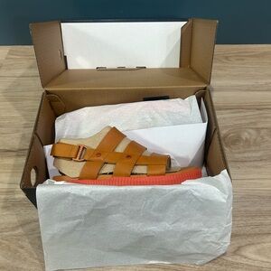 New in box Sorel Ona Ava Slingback Sandal - canyon gold